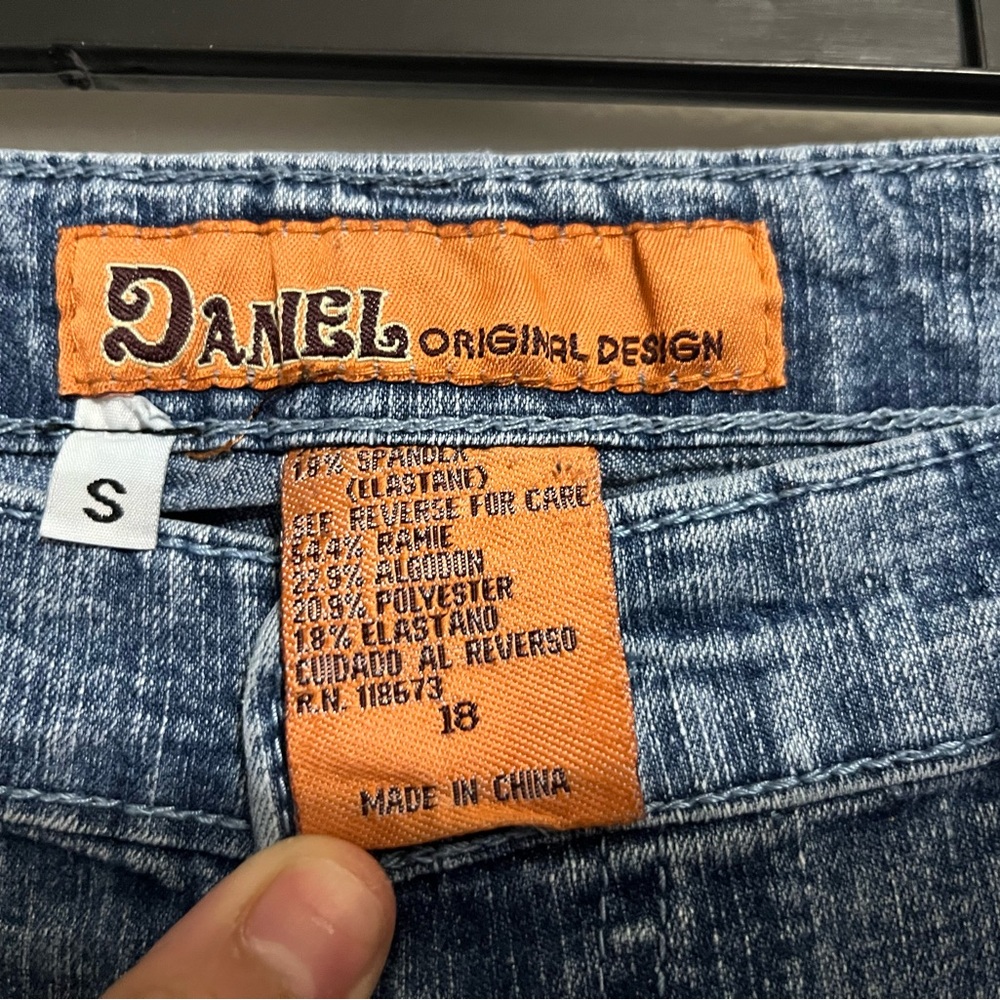 Y2K Embroidered Denim Flare Jeans - Picture 2 of 4